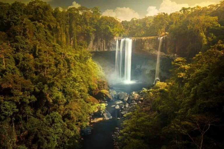 K50 Waterfall looks like a vivid natural painting