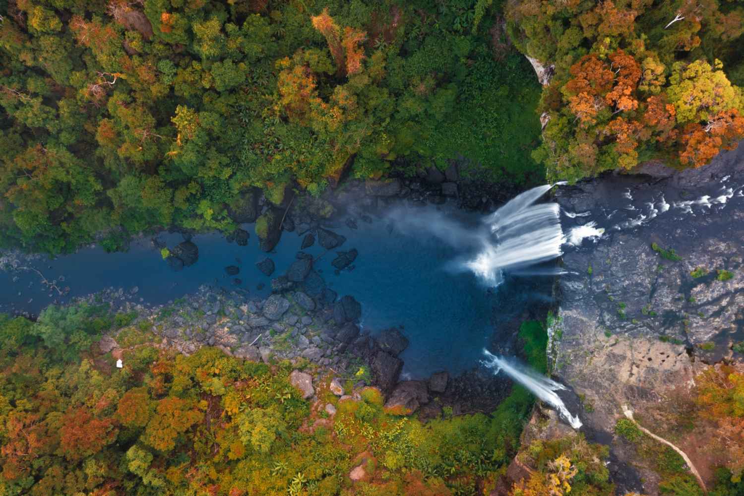The towering cliffs enhance the waterfall’s grandeur